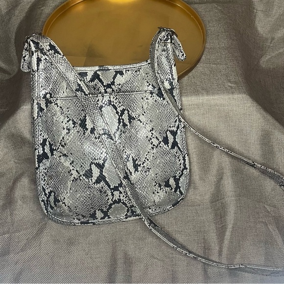 EUC Nine West Imitation Python print crossbody Bag - Picture 3 of 7
